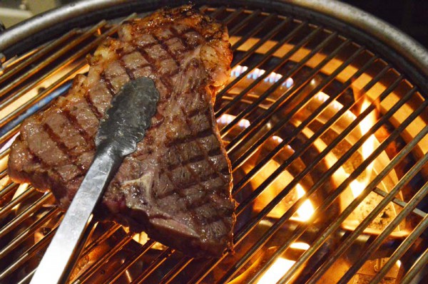 american-porterhouse-steak-fleisch-grill-tbone-steak-1